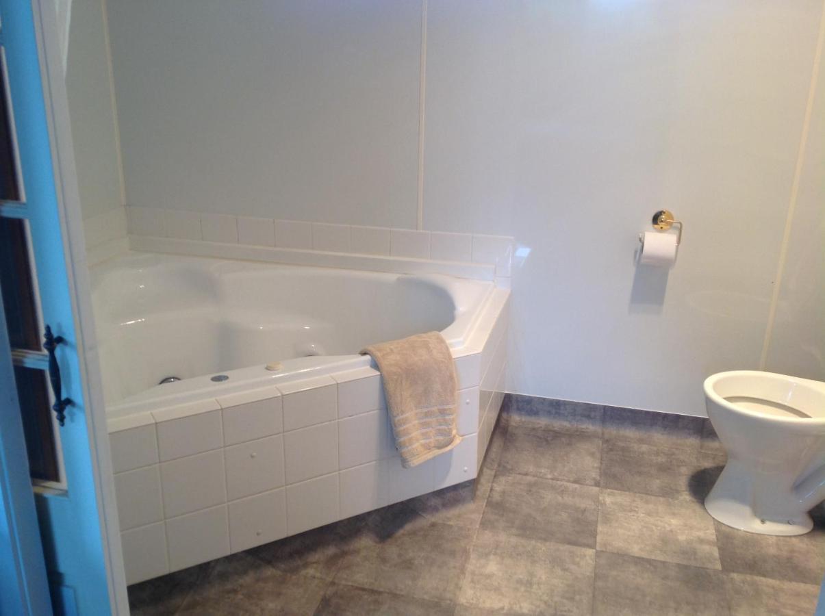 Aratahi Cottages Carterton Bagian luar foto