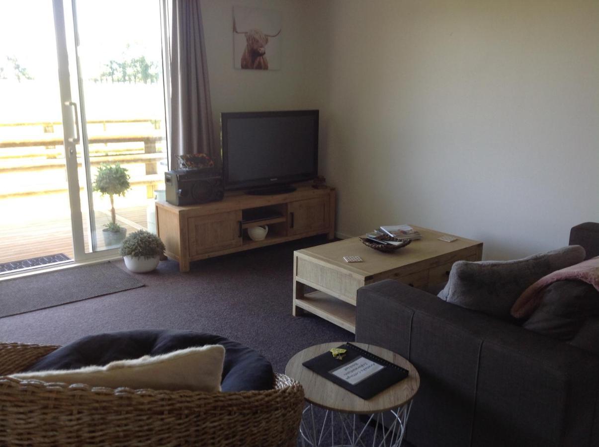 Aratahi Cottages Carterton Bagian luar foto