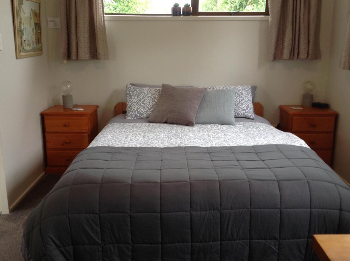Aratahi Cottages Carterton Bagian luar foto