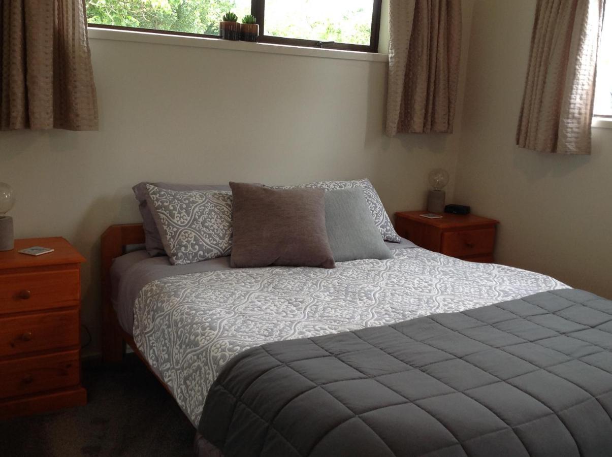 Aratahi Cottages Carterton Bagian luar foto